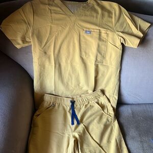 Men’s Figs Scrub Set - Mustard Yellow/Gold